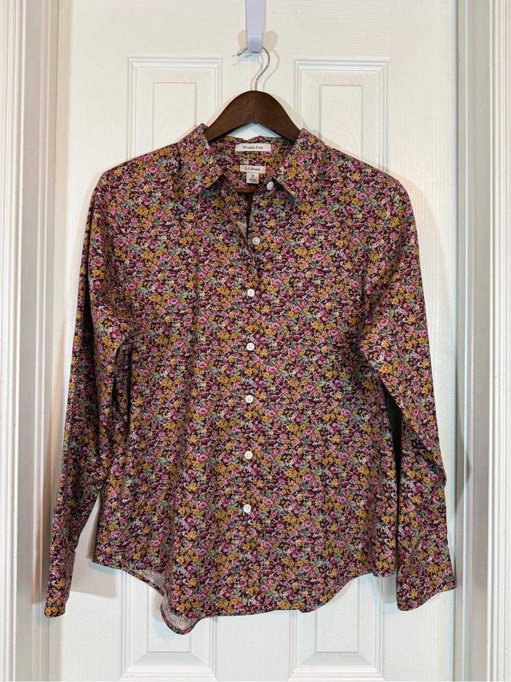 L.L.Bean Women’s Wrinkle Free Button Down Shirt in Floral Pattern Size M